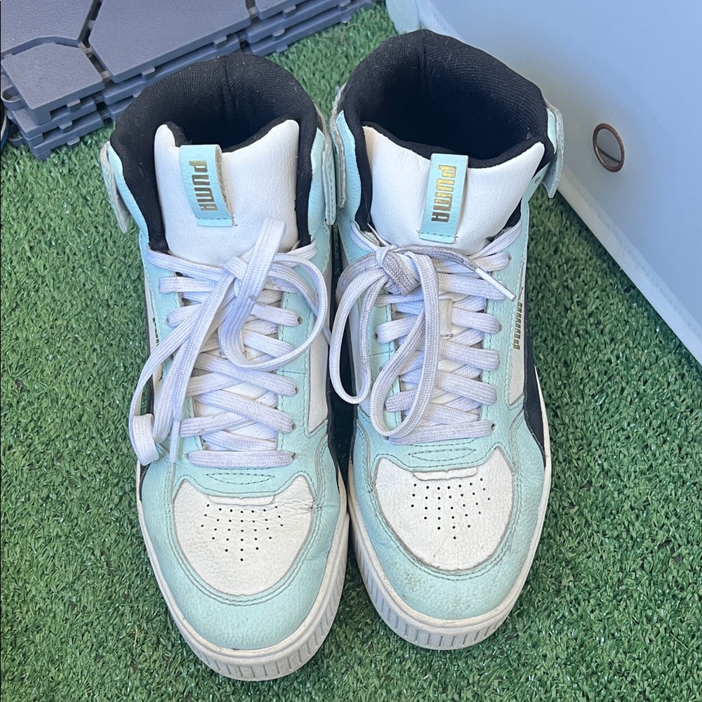 Puma Athletic Shoes - White and Mint